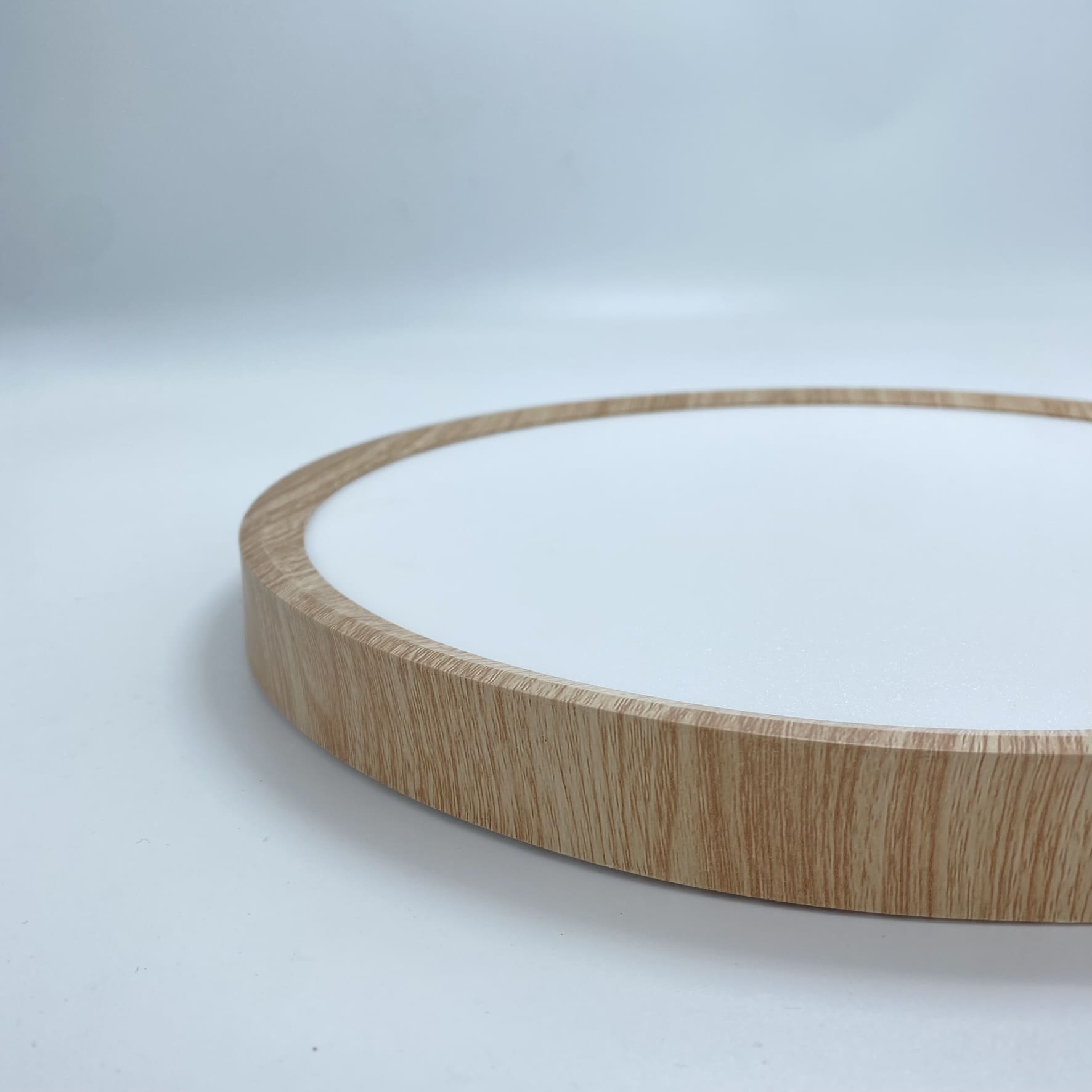 IMG_8706 Redpoint "PENDY" Φ300 24W 3CCT ΞΥΛΟ ΦΩΤΙΣΤΙΚΟ ΟΡΟΦΗΣ ΜΕ ΔΥΝΑΤΟΤΗΤΑ ΚΡΕΜΑΣΜΑΤΟΣ SLIM (2,5cm) (ΚΙΝΑ) - Image 1