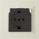 Geyer Μπέζ σούκο πρίζα με προστασία και καπάκι