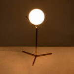GLOBOSTAR® ELFIS 01551 Μοντέρνο Επιτραπέζιο Φωτιστικό Πορτατίφ με Ντουί 1 x E27 AC 220-240V IP20 - Χρυσό & Λευκό - Μ15 x Π15 x Υ53cm - Image 3
