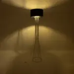 GLOBOSTAR® NOVA 201-0038 Μοντέρνο Επιδαπέδιο Φωτιστικό με Ντουί 1 x E27 AC 220-240V IP20 - Λευκό & Μαύρο - Μ36 x Π36 x Υ148cm - Image 3
