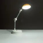 GLOBOSTAR® MICHEL 202-0062 Μοντέρνο Επιτραπέζιο Φωτιστικό Γραφείου LED 6W 540lm 120° AC 220-240V IP20 Ψυχρό Λευκό 6000K - Lumileds SMD Chip - Λευκό - Μ15 x Π15 x Υ51cm - 2 Χρόνια Εγγύηση - Image 3