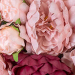 GloboStar® Artificial Garden ROSES STORY 20355 Τεχνητό Διακοσμητικό Πάνελ Λουλουδιών - Κάθετος Κήπος σύνθεση Ροζ & Βυσσινί Τριαντάφυλλα Μ40 x Π60 x Υ8cm - Image 6