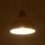 GLOBOSTAR® ΗUT 203-0147 Μοντέρνο Κρεμαστό Φωτιστικό Οροφής με Ντουί 1 x E27 AC 220-240V IP20 - Λευκό & Χρυσό - Μ18 x Π18 x Υ18cm - Image 3