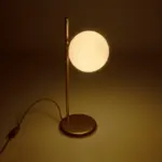 GLOBOSTAR® GLOBUS 203-0182 Μοντέρνο Επιτραπέζιο Φωτιστικό Πορτατίφ με Ντουί 1 x E27 AC 220-240V IP20 - Χρυσό & Λευκό - Μ21 x Π17 x Υ45cm - Image 3