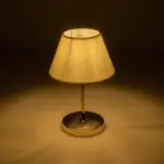 GLOBOSTAR® GLOSSY 204-0071 Μοντέρνο Επιτραπέζιο Φωτιστικό Πορτατίφ με Ντουί 1 x E27 AC 220-240V IP20 - Χρυσό & Λευκό - Μ22 x Π22 x Υ34cm - Image 3