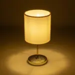 GLOBOSTAR® GLOSSY 204-0078 Μοντέρνο Επιτραπέζιο Φωτιστικό Πορτατίφ με Ντουί 1 x E27 AC 220-240V IP20 - Χρυσό & Μπεζ - Μ19 x Π19 x Υ38cm - Image 2