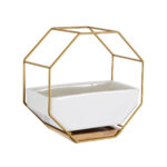 GloboStar® Artificial Garden MANDRITE 20556 Διακοσμητικό Κεραμικό Κασπώ Γλάστρα - Flower Pot Λευκό με Χρυσό Μεταλλικό Πλέγμα και Καφέ Ξύλινη Βάση Μ18 x Π10 x Υ18cm - Image 2