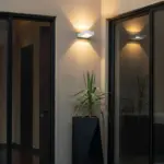 kelvo® AURA KLV-101-0118 Φωτιστικό Τοίχου / Απλίκα LED 7W 875lm 45° AC 220-240V Αδιάβροχο IP65 Θερμό Λευκό 2700K - Bridgelux COB Chip & TÜV SÜD Driver - Λευκό Ματ - Μ13 x Π15 x Υ4.5cm - 5 Χρόνια Εγγύηση