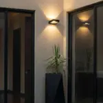 kelvo® AURA KLV-101-0116 Φωτιστικό Τοίχου / Απλίκα LED 7W 875lm 45° AC 220-240V Αδιάβροχο IP65 Θερμό Λευκό 2700K - Bridgelux COB Chip & TÜV SÜD Driver - Μαύρο Ματ - Μ13 x Π15 x Υ4.5cm - 5 Χρόνια Εγγύηση
