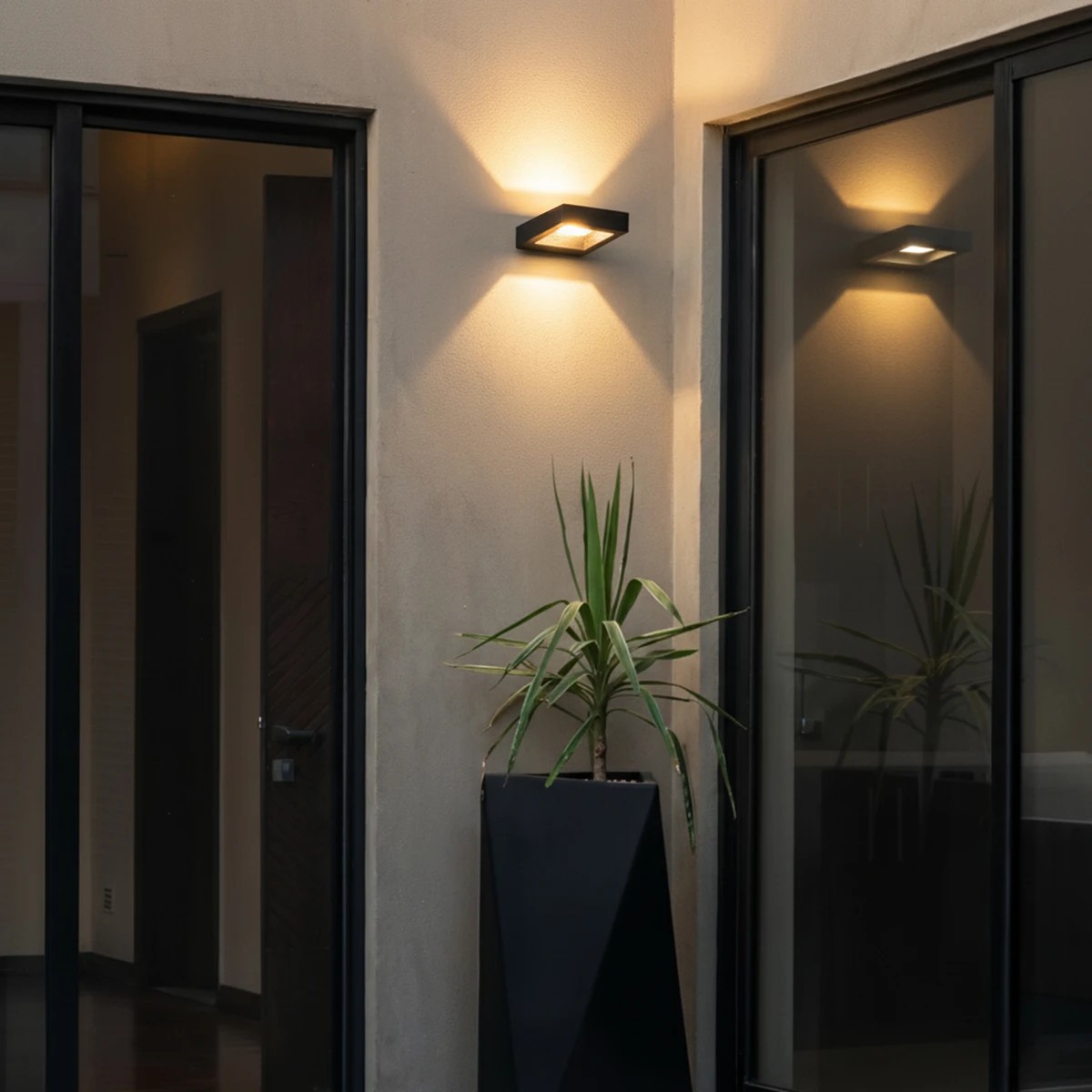 60652_1 kelvo® AURA KLV-101-0116 Φωτιστικό Τοίχου / Απλίκα LED 7W 875lm 45° AC 220-240V Αδιάβροχο IP65 Θερμό Λευκό 2700K - Bridgelux COB Chip & TÜV SÜD Driver - Μαύρο Ματ - Μ13 x Π15 x Υ4.5cm - 5 Χρόνια Εγγύηση - Image 1