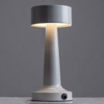 GloboStar® BELLA 76502 Επαναφορτιζόμενο Επιτραπέζιο Φωτιστικό Πορτατίφ LED 1.5W 105lm 120° DC 5V IP44 Θερμό Λευκό 2700K Dimmable Λευκό Αλουμίνιο - Μ9 x Π9 x Υ21cm - 2 Xρόνια Εγγύηση - Image 3