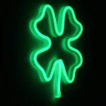 GloboStar® 78572 Φωτιστικό Ταμπέλα Φωτεινή Επιγραφή NEON LED Σήμανσης FOUR LEAF CLOVER 5W με Καλώδιο Τροφοδοσίας USB - Μπαταρίας 3xAAA (Δεν Περιλαμβάνονται) - Πράσινο - Image 6