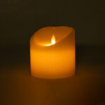 GLOBOSTAR® FIREFLAME 79541 Διακοσμητικό Κερί Παραφίνης με Εφέ Κινούμενης Φλόγας & IR Ασύρματο Χειριστήριο LED 0.5W 25lm 180° DC 3V με 2xAA Μπαταρίες IP20 Θερμό Λευκό 2700K Dimmable - Μπεζ - Μ10 x Π10 x Υ10cm - 2 Χρόνια Εγγύηση - Image 3