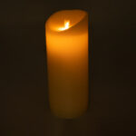 GLOBOSTAR® FIREFLAME 79544 Διακοσμητικό Κερί Παραφίνης με Εφέ Κινούμενης Φλόγας & IR Ασύρματο Χειριστήριο LED 0.5W 25lm 180° DC 3V με 2xAA Μπαταρίες IP20 Θερμό Λευκό 2700K Dimmable - Μπεζ -  Μ10 x Π10 x Υ25cm - 2 Χρόνια Εγγύηση - Image 3