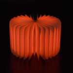 GLOBOSTAR® BOOKDECO 79636 Μοντέρνο Επιτραπέζιο Φωτιστικό Πορτατίφ LED 4W 250lm 180° DC 5V με USB 2.0 & Επαναφορτιζόμενη Μπαταρία Li-ion 3.2V 1000mAh IP20 Πολύχρωμο RGB - Μπεζ - Μ21.5 x Π16.5 x Υ2.2cm - 2 Χρόνια Εγγύηση - Image 3