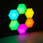 GloboStar® DIGIOCTA 90448 Σετ 6 Ψηφιακων LED RGB Φωτιστικών Κυψελών με Ψηφιακό Controller με WiFi Smart APP & Ασύρματο Χειριστήριο RF 2.4Ghz - LED SMD 5050 9W/Σετ 84PIXEL/Σετ 720lm/Σετ 120° DC 5V με USB 2.0 IP20 Πολύχρωμο RGB - Dimmable - Μ10.5 x Π10.5 x Υ3cm Ανά Κυψέλη - 2 Χρόνια Εγγύηση - Image 2