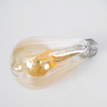 GLOBOSTAR® PEAR 99047 Λάμπα E27 ST64 LED 10W 900lm 360° AC 220-240V IP20 Ultra Θερμό Λευκό 2200K Dimmable - Long Filament Chip - Μελί - Μ6.4 x Π6.4 x Υ14cm - 3 Χρόνια Εγγύηση - Image 3