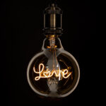 GLOBOSTAR® LOVE 99252 Λάμπα E27 G125 LED 2.4W 204lm 360° AC 220-240V IP20 Ultra Θερμό Λευκό 2200K Dimmable - Filament Chip - Μελί - Μ12.5 x Π12.5 x Υ18cm - 3 Χρόνια Εγγύηση - Image 2