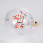 GLOBOSTAR® LOVE YOU 99260 Λάμπα E27 G125 LED 4W 340lm 360° AC 220-240V IP20 Κόκκινο Dimmable - Filament Chip - Διάφανο - Μ12.5 x Π12.5 x Υ18cm - 3 Χρόνια Εγγύηση - Image 4