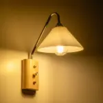 GLOBOSTAR® ALESSIA 999-0179 Μοντέρνο Φωτιστικό Τοίχου - Απλίκα με Ντουί 1 x E27 AC 220-240V IP20 - Μπεζ & Ασημί - Μ18 x Π26 x Υ29cm - Image 2