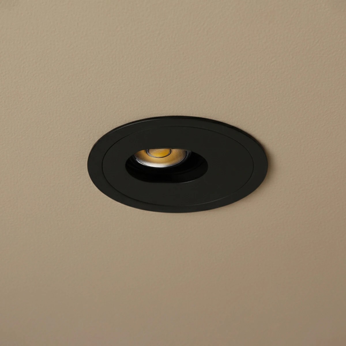 klv_101_0130_11 kelvo® ASYMMETRICAL KLV-101-0130 Χωνευτό Φωτιστικό Downlight Σποτ LED 7W 840lm 15°x30° AC 220-240V IP20 Θερμό Λευκό 2700K - Bridgelux COB Chip & TÜV SÜD Driver - Μαύρο Ματ - Μ8.3 x Π8.3 x Υ8.2cm / Q7.3cm - 5 Χρόνια Εγγύηση - Image 1