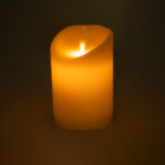 GLOBOSTAR® FIREFLAME 79542 Διακοσμητικό Κερί Παραφίνης με Εφέ Κινούμενης Φλόγας & IR Ασύρματο Χειριστήριο LED 0.5W 25lm 180° DC 3V με 2xAA Μπαταρίες IP20 Θερμό Λευκό 2700K Dimmable - Μ10 x Π10 x Υ15cm - 2 Χρόνια Εγγύηση - Image 3