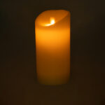 GLOBOSTAR® FIREFLAME 79543 Διακοσμητικό Κερί Παραφίνης με Εφέ Κινούμενης Φλόγας & IR Ασύρματο Χειριστήριο LED 0.5W 25lm 180° DC 3V με 2xAA Μπαταρίες IP20 Θερμό Λευκό 2700K Dimmable - Μ10 x Π10 x Υ20cm - 2 Χρόνια Εγγύηση - Image 3